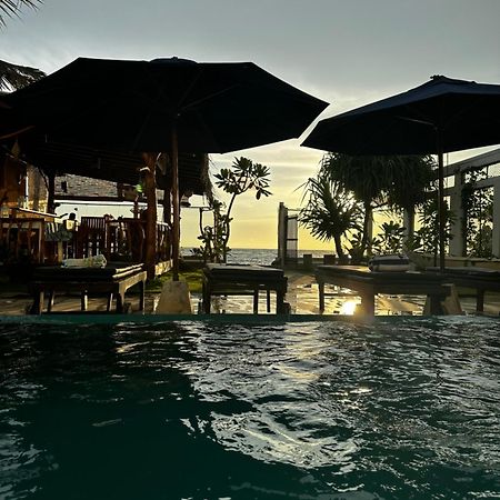 White Sand Villa - Beach Front Hikkaduwa Luaran gambar