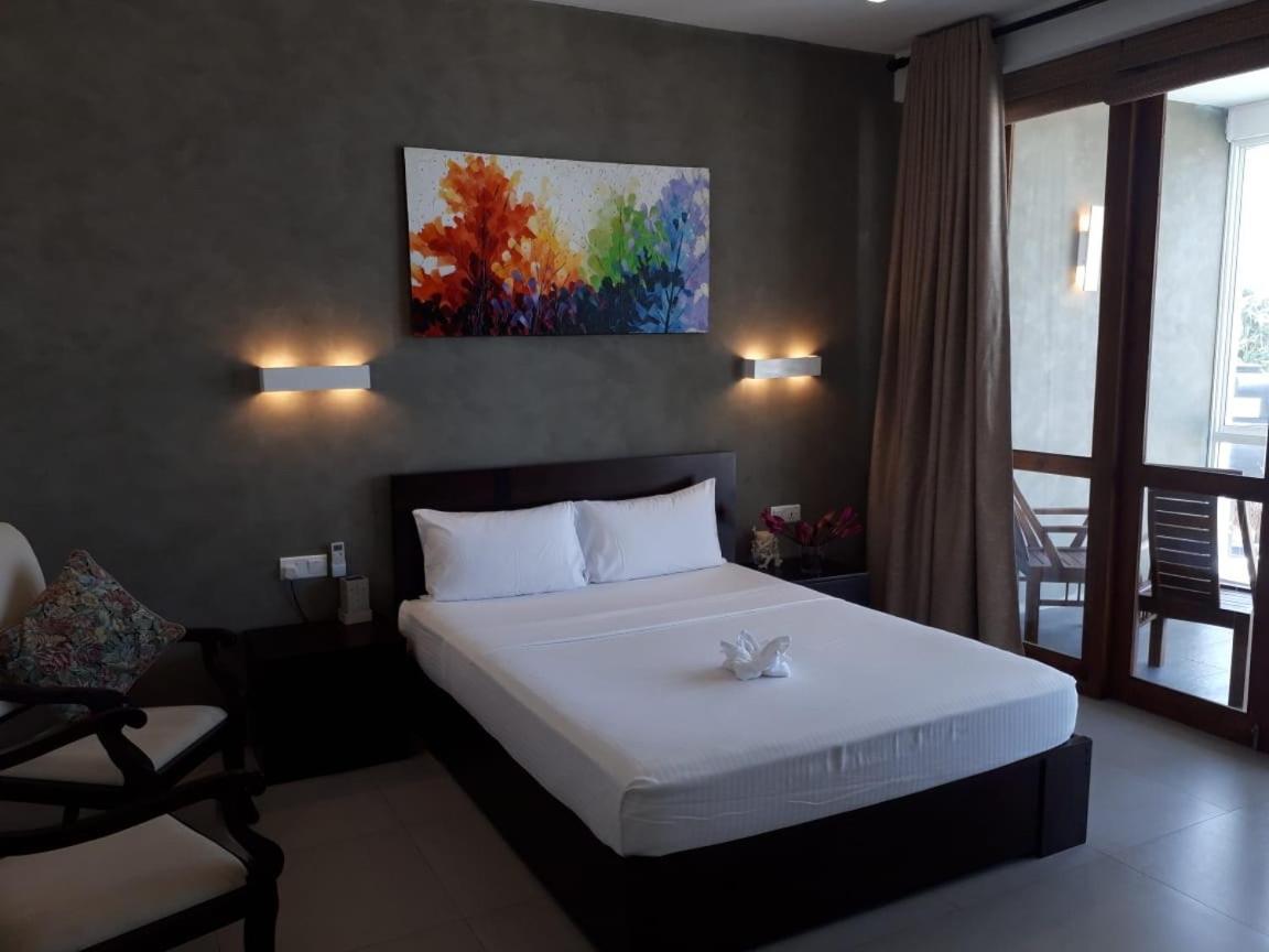 White Sand Villa - Beach Front Hikkaduwa Luaran gambar