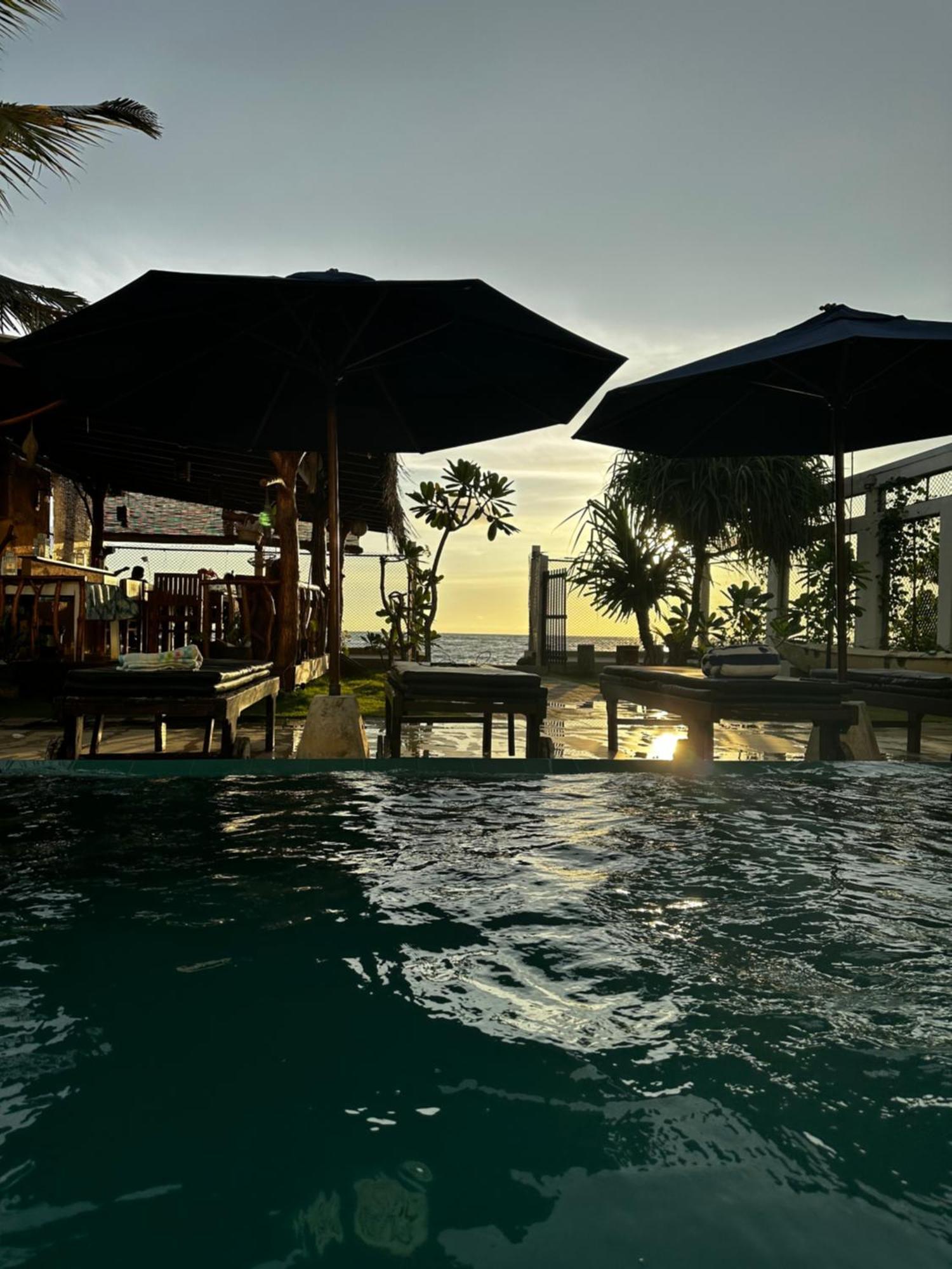 White Sand Villa - Beach Front Hikkaduwa Luaran gambar