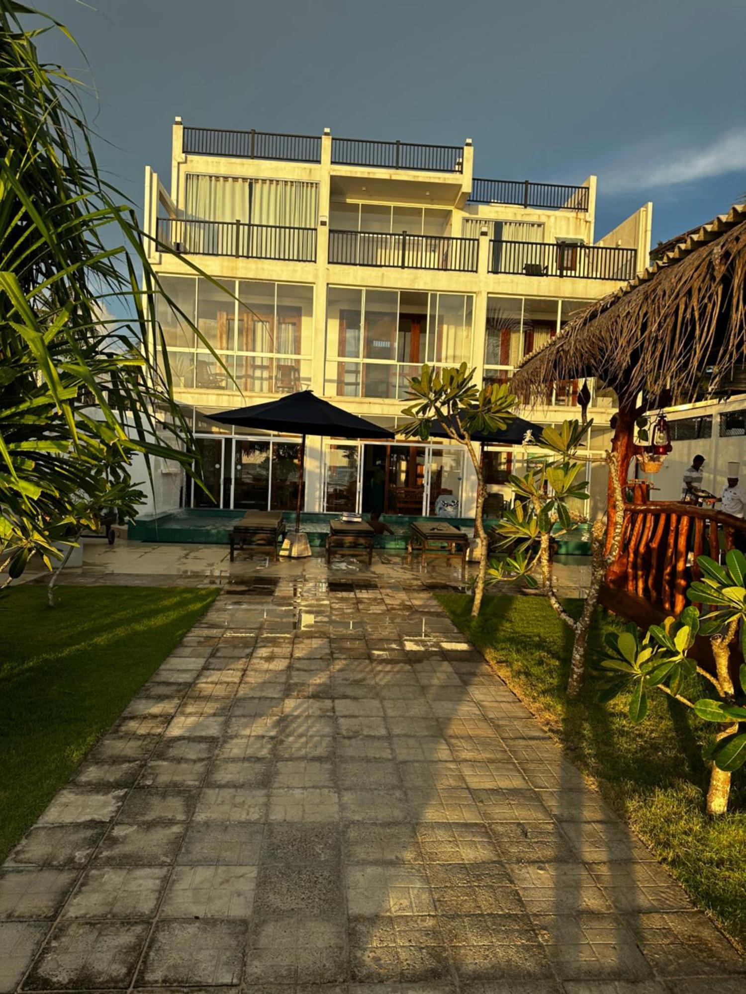 White Sand Villa - Beach Front Hikkaduwa Luaran gambar