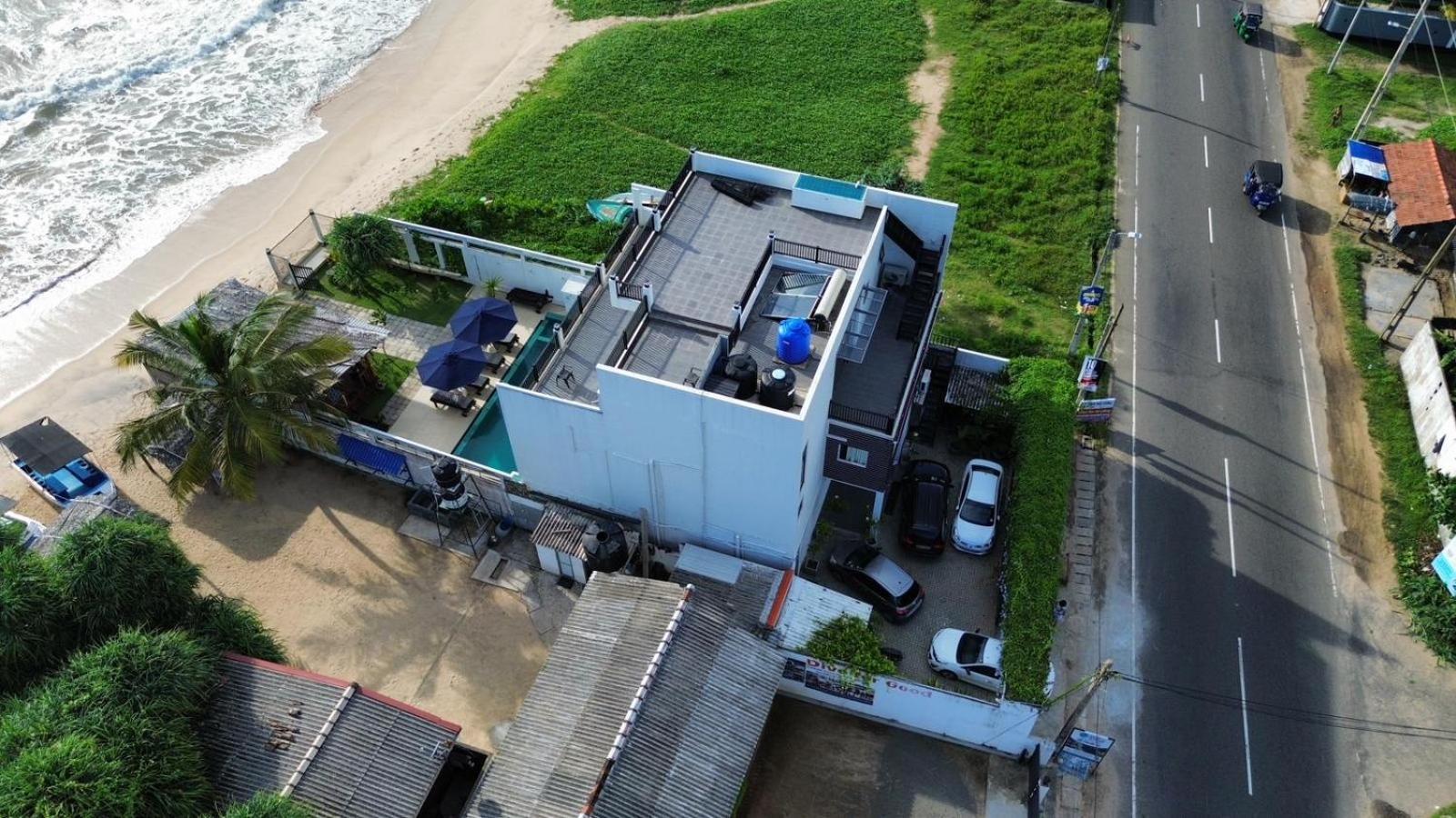 White Sand Villa - Beach Front Hikkaduwa Luaran gambar