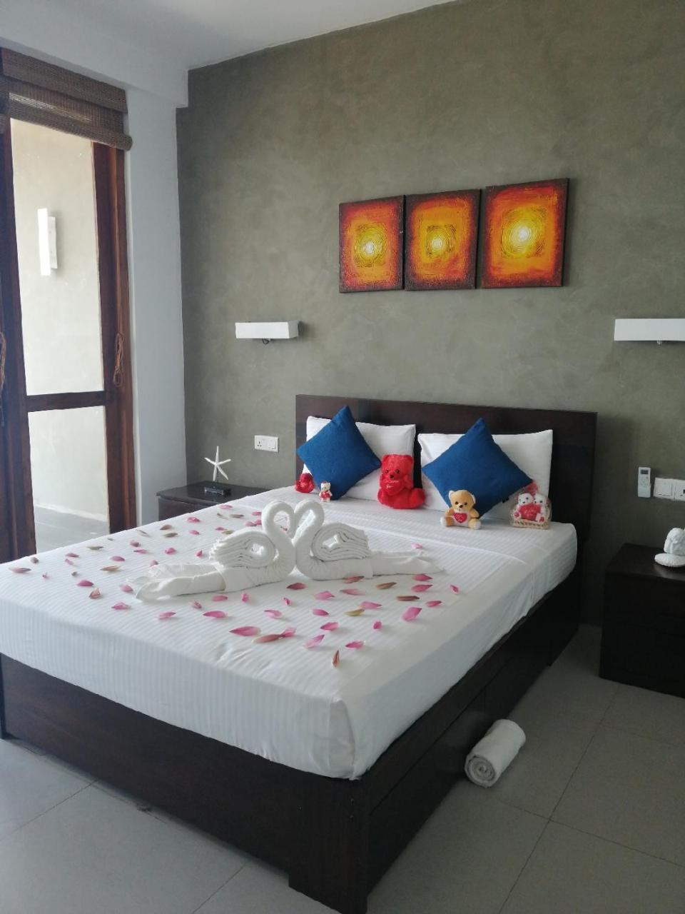 White Sand Villa - Beach Front Hikkaduwa Luaran gambar