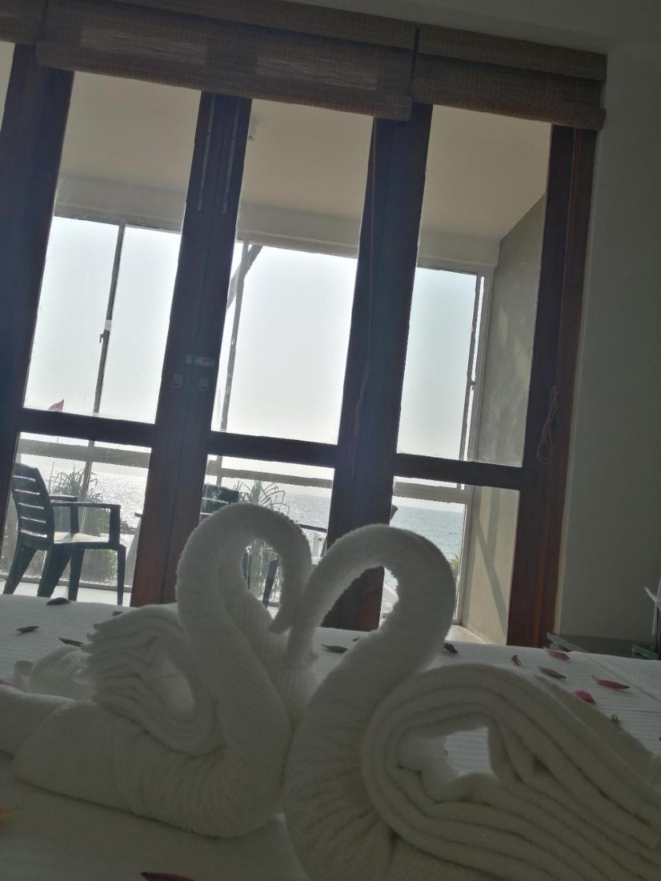 White Sand Villa - Beach Front Hikkaduwa Luaran gambar