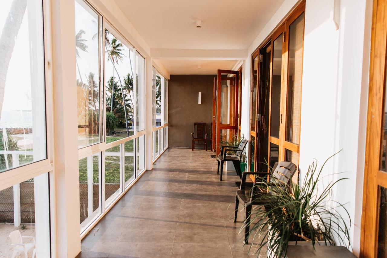 White Sand Villa - Beach Front Hikkaduwa Luaran gambar